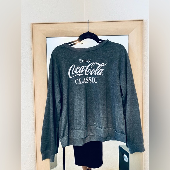 ❤️🩶Coca~Cola Sweatshirt❤️🩶 - Picture 1 of 4